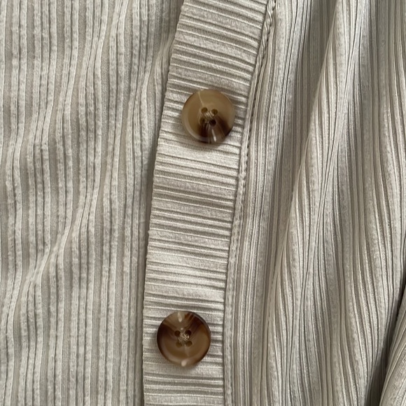 Juniors Cropped Cardigan. Size Medium. Light Green. - Picture 5 of 5